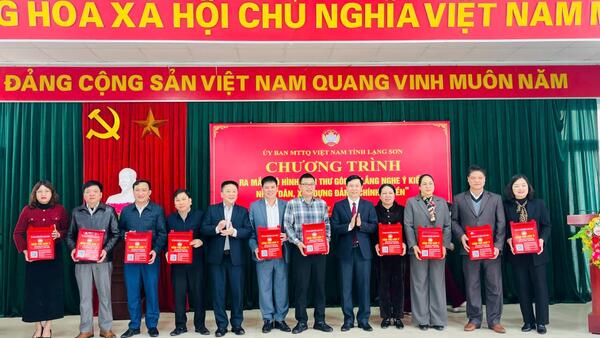 RA MẮT MÔ HÌNH HÒM THƯ GÓP Ý "LẮNG NGHE Ý KIẾN NHÂN DÂN, THAM GIA XÂY DỰNG ĐẢNG, CHÍNH QUYỀN" CỦA ỦY BAN MTTQ VIỆT NAM TỈNH TẠI PHƯỜNG HOÀNG VĂN THỤ, THÀNH PHỐ LẠNG SƠN