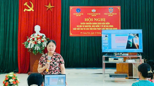 Hội đồng phối hợp phổ biến giáo dục pháp luật thành phố Lạng Sơn phối hợp tuyên truyền phổ biến giáo dục pháp luật cho cán bộ và nhân dân tại thôn Khòn Pát, xã Mai Pha