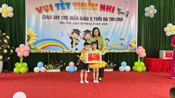 Lãnh đạo tỉnh, lãnh đạo thành phố thăm tặng quà nhân ngày Quốc tế  thiếu nhi 01/6/2025 tại Trường Mầm non Mai Pha, thành phố Lạng Sơn
