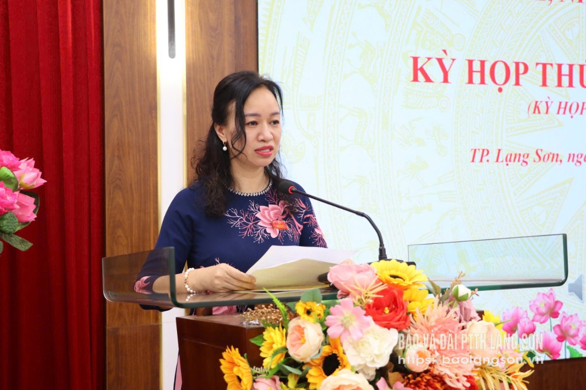 Đồng chí Phó Bí thư Thường trực Thành ủy, Chủ tịch HĐND thành phố phát biểu tại kỳ họp